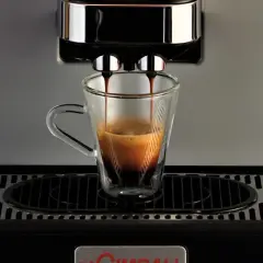 Espressomaskin brygger en kopp kaffe. Hur många koppar kaffe per dag är din gräns?