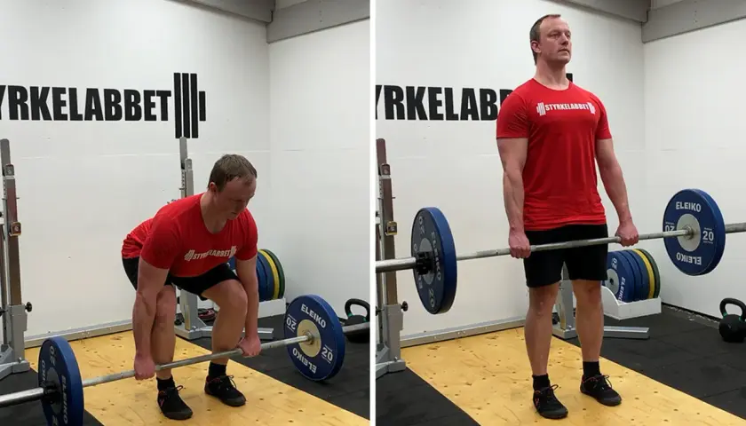 Man utför stela marklyft. Bilden visar övningen i två faser: i startposition med böjda knän och i topposition med raka ben.