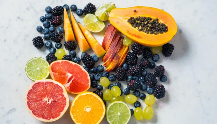 En färgsprakande blandning av frukt som blåbär, björnbär, melon, papaya, citrus och vindruvor – perfekt för den som söker frukt med minst kalorier.